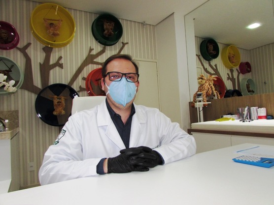 Com 14 anos de carreira e mais de 12 mil pacientes atendidos, Dr. Kelson diz que se sente realizado.